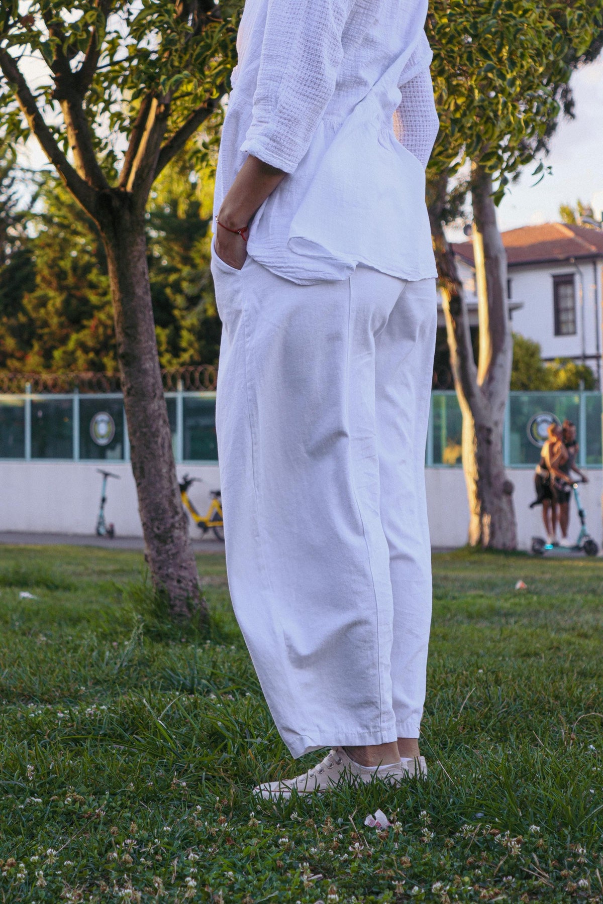 Beyaz Pamuklu Balon Pantolon
